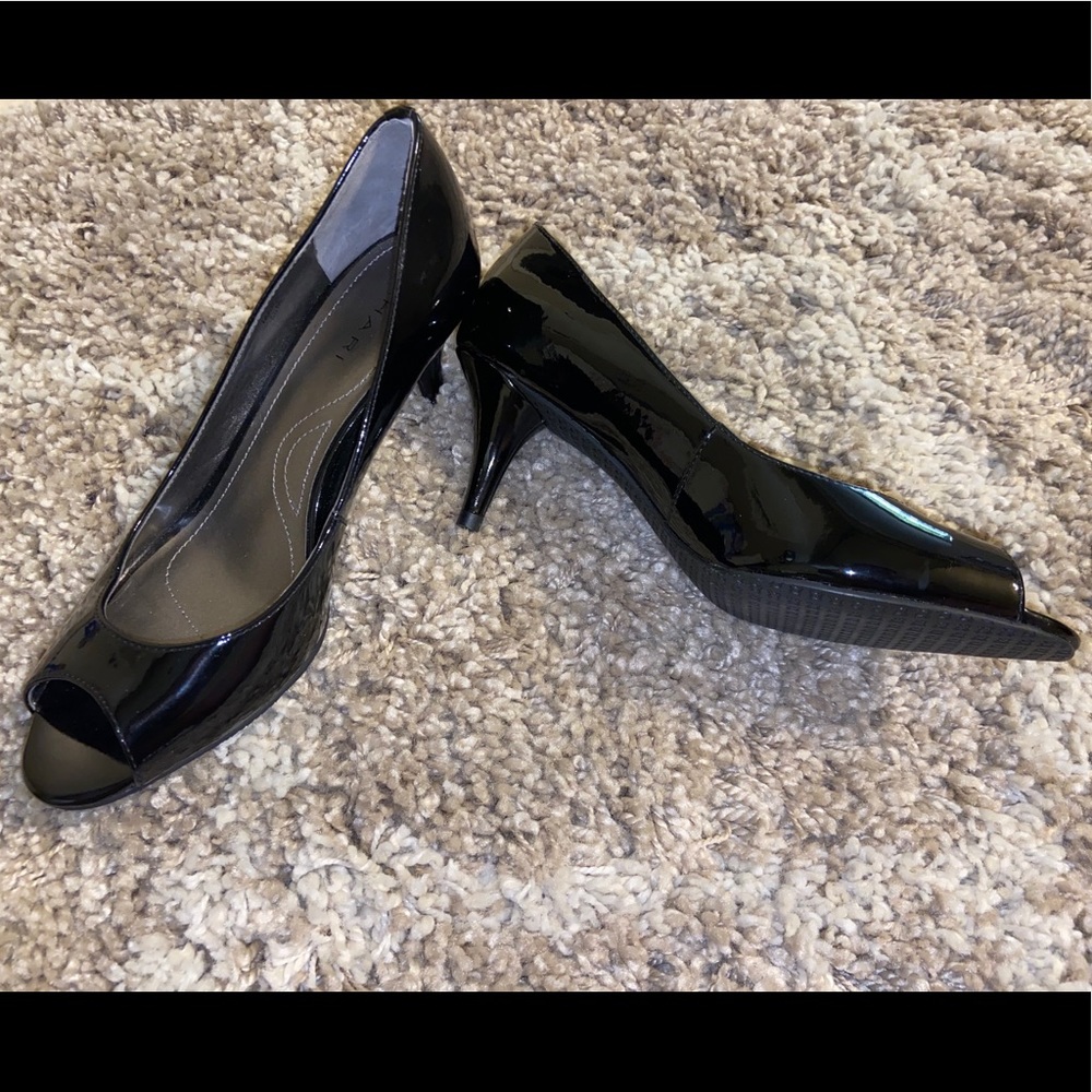 Tahari Heels